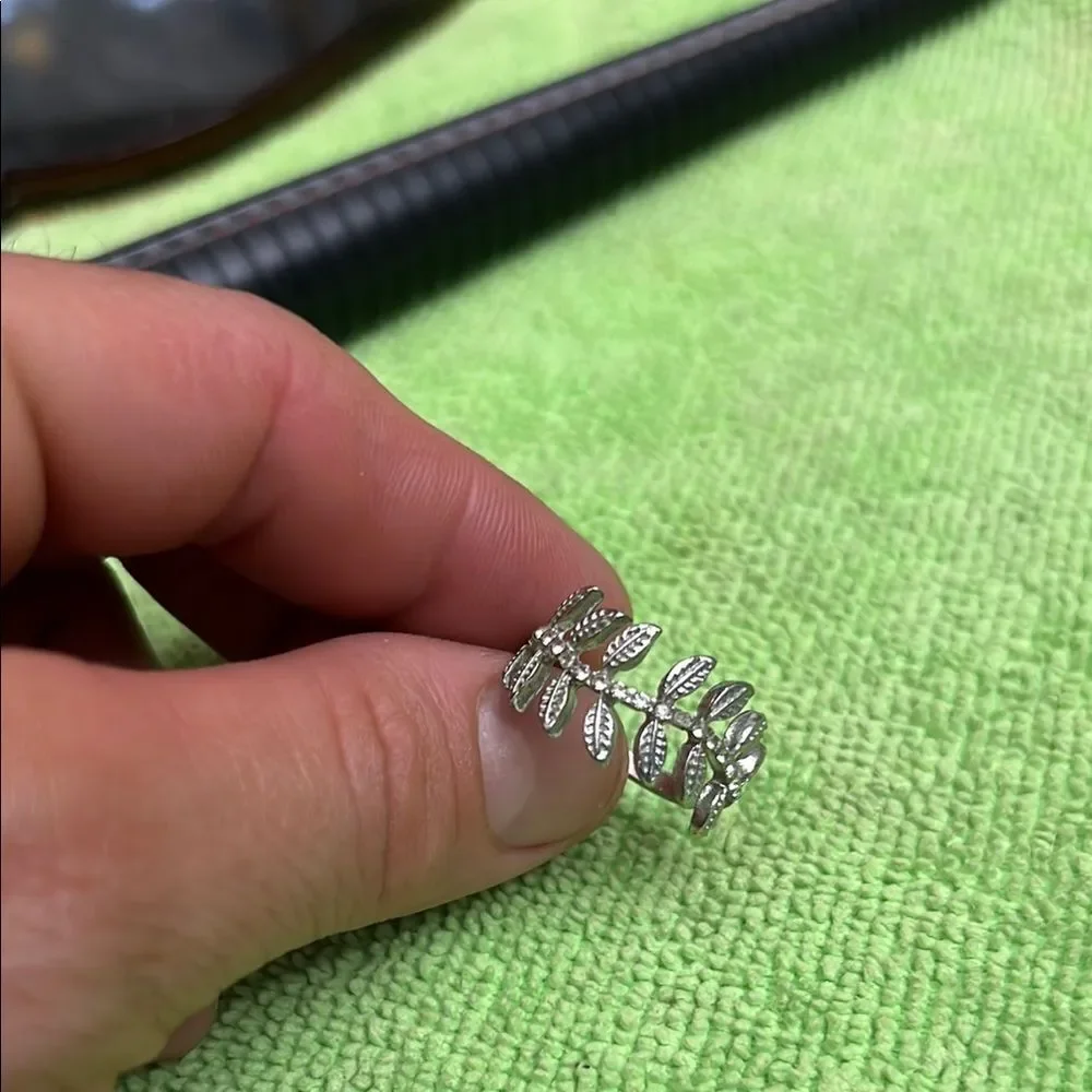 Elegant Silver Leaf Ring